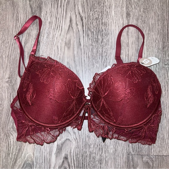 NEW!! Women’s Secret Push-up Bra & Undies Set - Picture 2 of 7